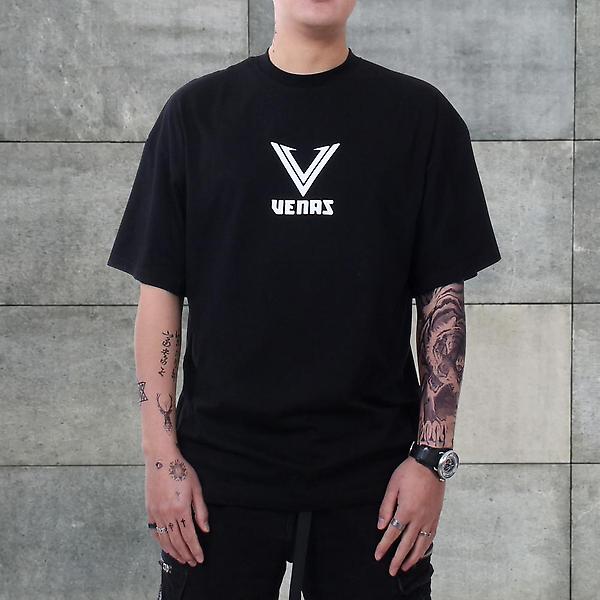  베나스 프론트 포인트 반팔 티셔츠 블랙 루즈핏