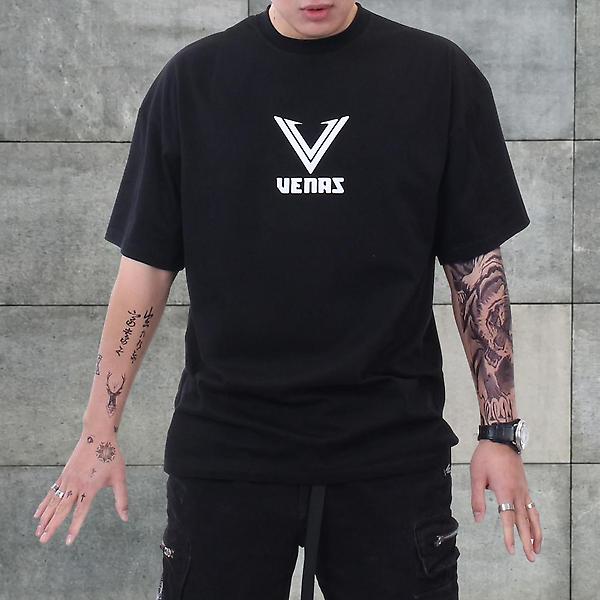  베나스 프론트 포인트 반팔 티셔츠 블랙 루즈핏