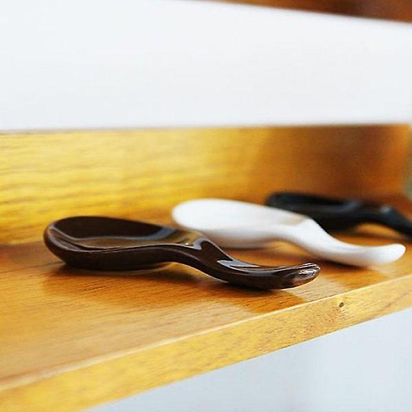  숟가락과 젓가락을 깔끔하게 클래식 수저받침