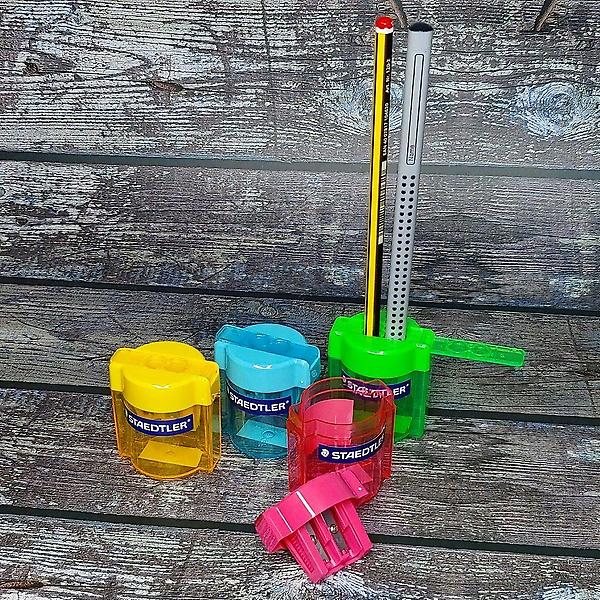  스테들러 11mm 연필 가능한 날개형 2홀 연필깎이 1개