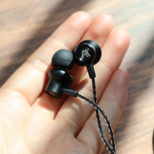  에이투 AT0101 티타늄 드라이버 커널형 인이어 유선 이어폰